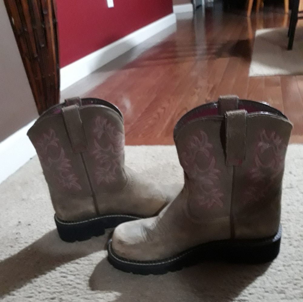 Brand New Women's Size 7/8 Ariat